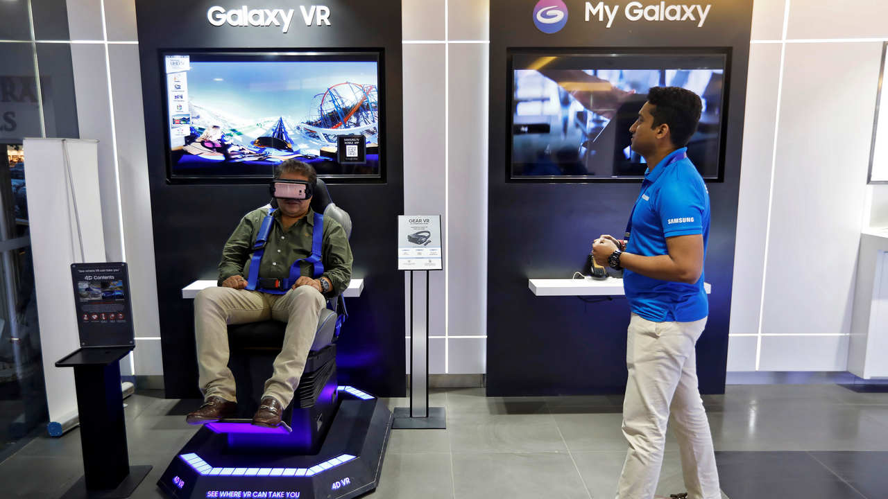 Samsung emulates Chinese brands to reinvent itself as a ‘younger brand’ in India Samsung emulates Chinese brands to reinvent itself as a ‘younger brand’ in India