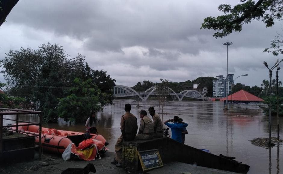 Rescue authorities took necessary steps for evacuation of people in vulnerable areas in case of a water surge. Image courtesy: TK Devasia Rescue authorities took necessary steps for evacuation of people in vulnerable areas in case of a water surge. Image courtesy: TK Devasia