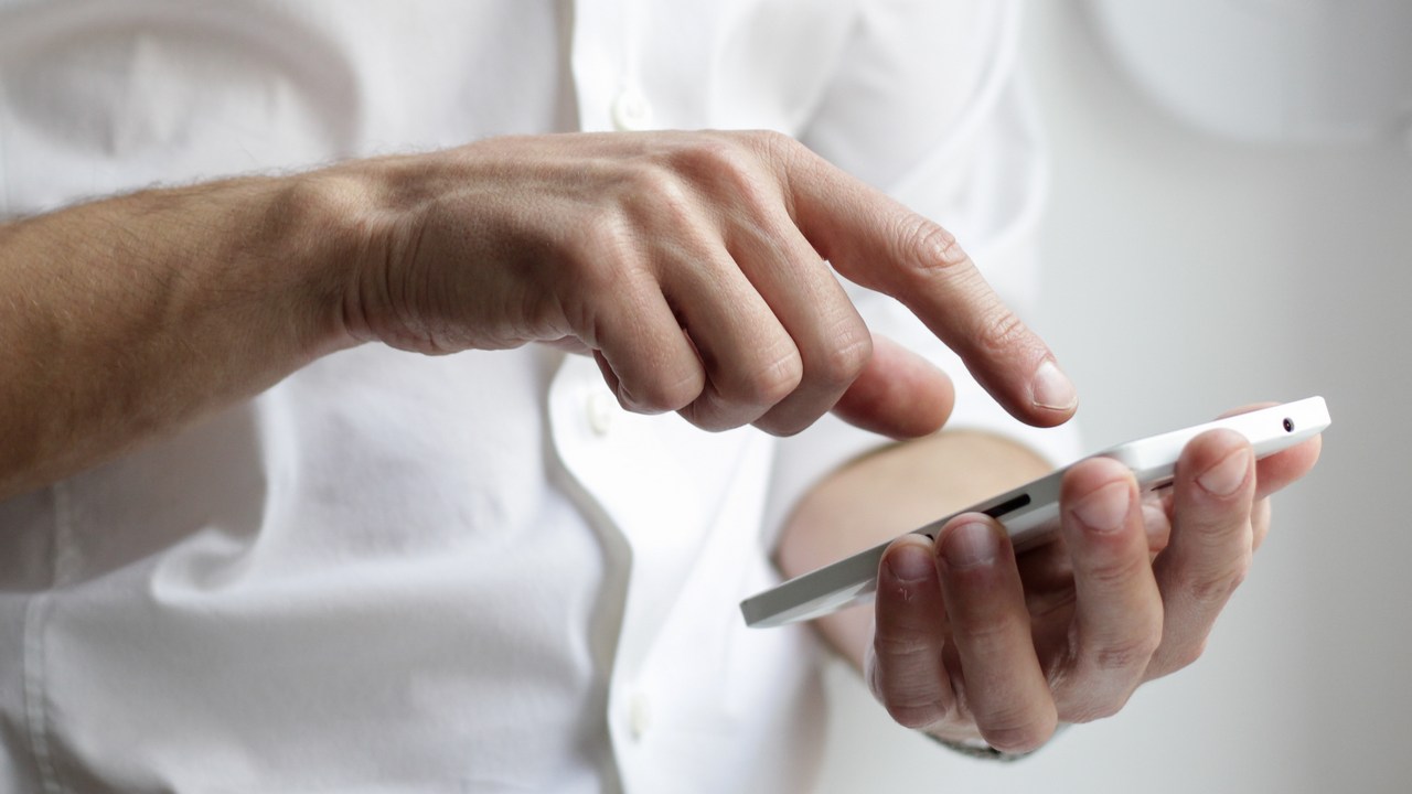 Google Material Theme rolls out on Android Messages with Dark Mode, again Google Material Theme rolls out on Android Messages with Dark Mode, again