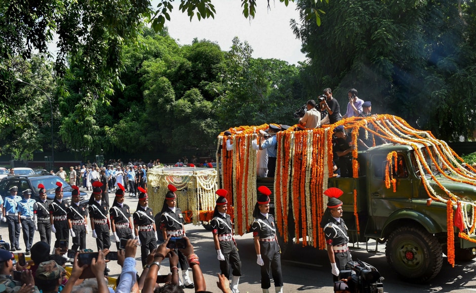 As Vajpayee's mortal remains were taken to the BJP headquarters from his official residence, thousands across the country mourned him. Leaders from Maharashtra, Tamil Nadu and Kerala paid tributes. PTI As Vajpayee's mortal remains were taken to the BJP headquarters from his official residence, thousands across the country mourned him. Leaders from Maharashtra, Tamil Nadu and Kerala paid tributes. PTI