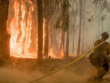 California wildfire: Fire crew evacuates over 20,000 people from southern parts of state as blaze inches closer to homes