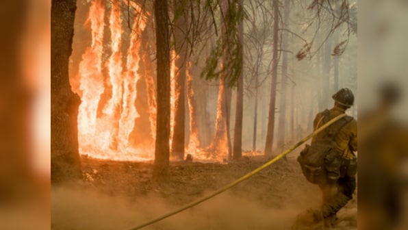 California wildfire: Fire crew evacuates over 20,000 people from southern parts of state as blaze inches closer to homes