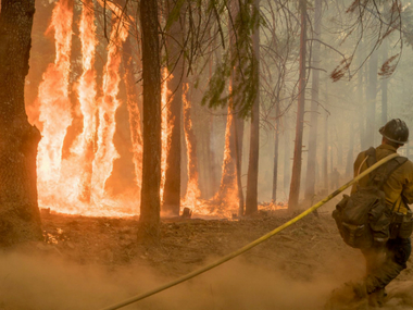California wildfire: Fire crew evacuates over 20,000 people from southern parts of state as blaze inches closer to homes California wildfire: Fire crew evacuates over 20,000 people from southern parts of state as blaze inches closer to homes