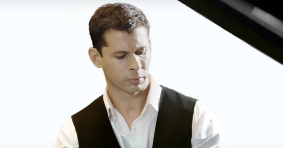Shayan Italia playing Jana Gana Mana. YouTube screengrab