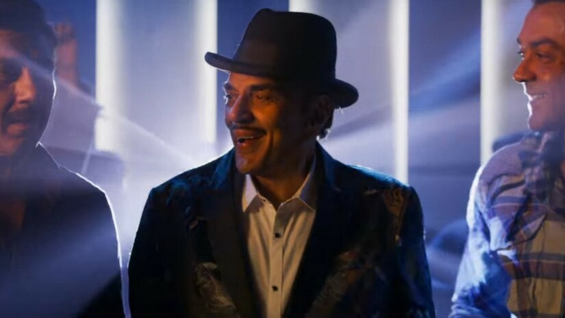 Yamla Pagla Deewana Phir Se song Little Little has Dharmendra, Sunny Deol, Bobby make drunken merry