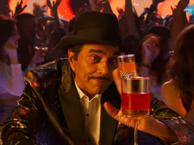 Yamla Pagla Deewana Phir Se song 'Little Little' has Dharmendra, Sunny Deol, Bobby make drunken merry Yamla Pagla Deewana Phir Se song 'Little Little' has Dharmendra, Sunny Deol, Bobby make drunken merry