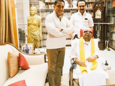 Karunanidhi passes away: Kamal Haasan says he knew DMK chief as 'a writer before a politician' Karunanidhi passes away: Kamal Haasan says he knew DMK chief as 'a writer before a politician'
