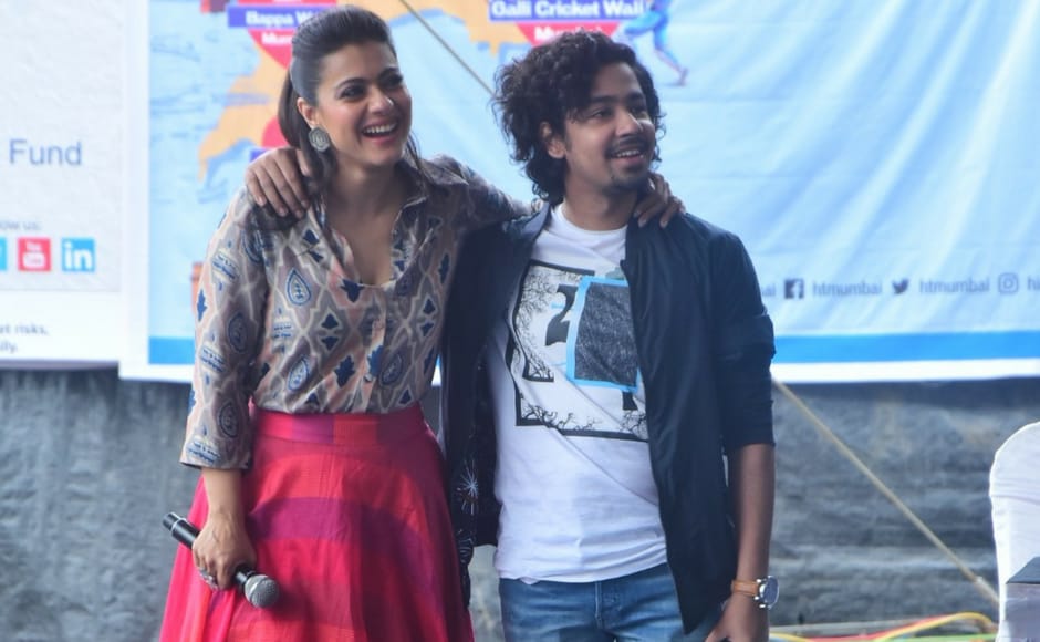 Kajol (left) and Riddhi Sen at the launch of 'Yaadon Ki Almari' in a local college.