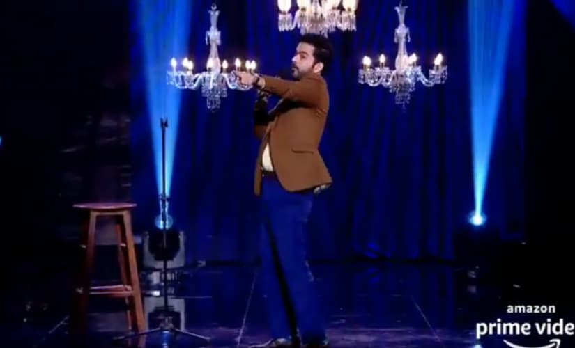 Nishant performing on the Grand Finale of Comicstaan season 1. Image from Twitter/@comicstaan