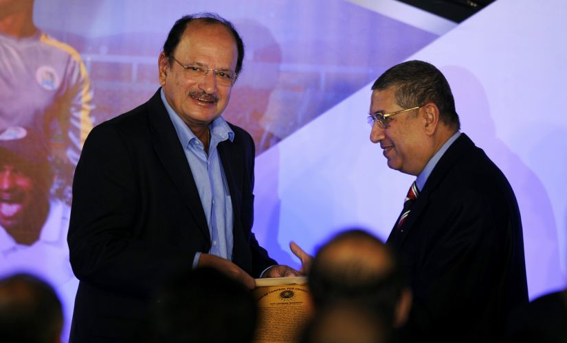 BCCI President N Srinivasan presents the Life time Achievement Award to Ajit Wadekar in Chennai on 10 December, 2011. Wadekar passed awai in Mumbai on Wednesday. AFP