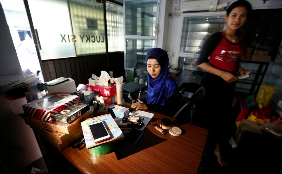 Win Lae Phyu Sin buying beauty products at a shop in Yangon. Before offering classes, the blogger used to shoot her make-up tutorials in a bedroom shared with her sister and post them on Facebook. She brings to class two bags packed with eyeliners, brushes and small mirrors for every student. Reuters/Ann Wang Win Lae Phyu Sin buying beauty products at a shop in Yangon. Before offering classes, the blogger used to shoot her make-up tutorials in a bedroom shared with her sister and post them on Facebook. She brings to class two bags packed with eyeliners, brushes and small mirrors for every student. Reuters/Ann Wang