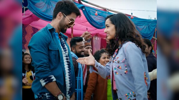 Batti Gul Meter Chalu song Gold Tamba has Shahid Kapoor, Shraddha grooving to a foot-tapping number