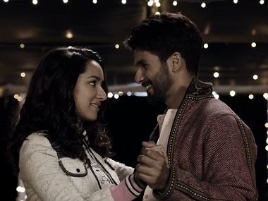 Batti Gul Meter Chalu movie review: Shahid Kapoor is earnest, but Shree Narayan Singh's direction flickers Batti Gul Meter Chalu movie review: Shahid Kapoor is earnest, but Shree Narayan Singh's direction flickers