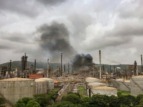 Fire at Bharat Petroleum refinery in Mumbai's Chembur leaves 1 critical, injures 45; locals felt tremors from blast Fire at Bharat Petroleum refinery in Mumbai's Chembur leaves 1 critical, injures 45; locals felt tremors from blast