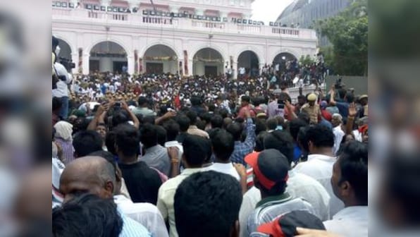 Karunanidhi funeral: Three dead, 34 injured outside Chennai's Rajaji Hall as swelling crowd causes stampede