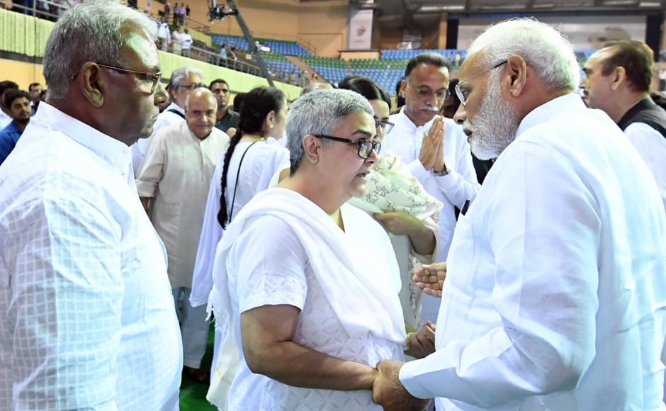 Other than the BJP leaders, including LK Advani,, the ceremony was also attended by Vajpayee's foster daughter, Namita Bhattacharya and his granddaughter Niharika. Modi was seen talking to them after the prayer meeting for Vajpayee concluded. Image courtesy: Twitter@PIB India Other than the BJP leaders, including LK Advani,, the ceremony was also attended by Vajpayee's foster daughter, Namita Bhattacharya and his granddaughter Niharika. Modi was seen talking to them after the prayer meeting for Vajpayee concluded. Image courtesy: Twitter@PIB India
