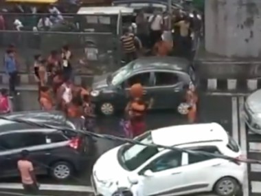 Kanwariyas vandalise vehicle in Delhi's Moti Nagar, after car brushes past them; passengers safe Kanwariyas vandalise vehicle in Delhi's Moti Nagar, after car brushes past them; passengers safe