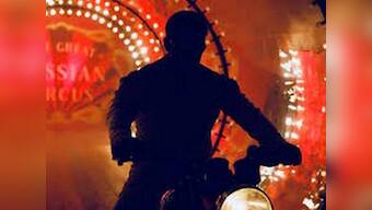 Slow Motion: Salman makes an entry while Disha Patani matches steps with 500 dancers in new Bharat song