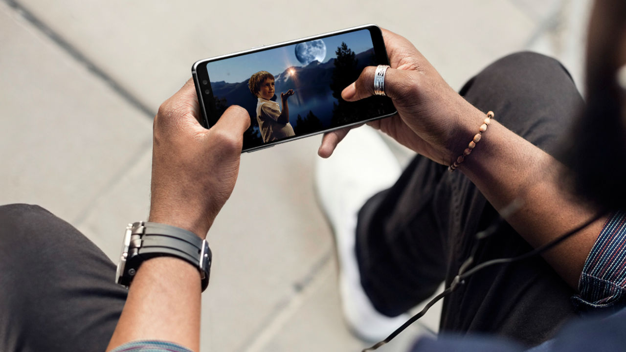 Samsung tried to pass off stock images as selfie shots taken on the Galaxy A8 Samsung tried to pass off stock images as selfie shots taken on the Galaxy A8