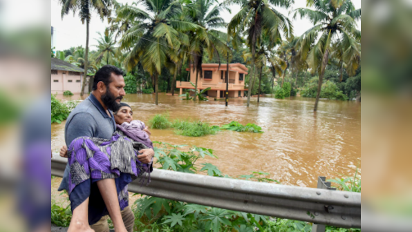 Kerala floods: Toll mounts to 324 in nine days; hospitals face shortage of oxygen, fuel stations run dry