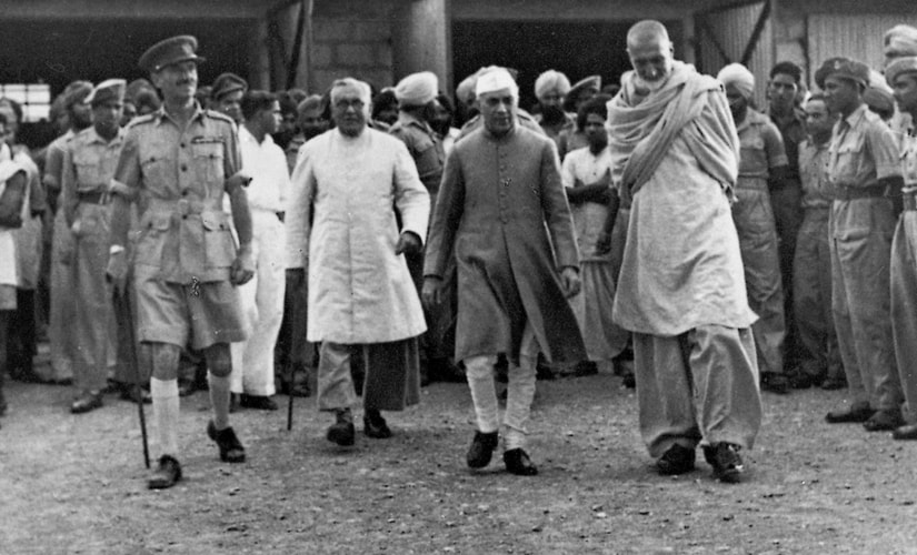 Khan Abdul Ghaffar Khan with Jawaharlal Nehru when the Indian prime minister visited NWFP in 1946. Image courtesy: Bacha Khan Markaz