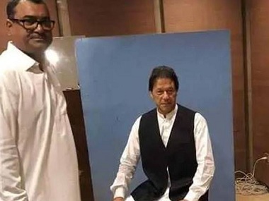 Pakistan's Prime Minister-in-waiting Imran Khan borrows waistcoat for official photo in Parliament Pakistan's Prime Minister-in-waiting Imran Khan borrows waistcoat for official photo in Parliament