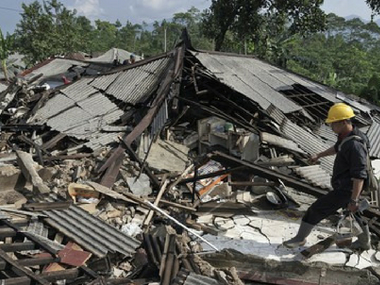 Toll in Lombok earthquake rises to 98; Indonesia's disaster management authority says figure likely to increase Toll in Lombok earthquake rises to 98; Indonesia's disaster management authority says figure likely to increase