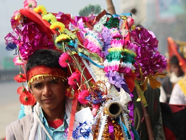 15 pilgrims injured, vehicles set ablaze as Kanwariyas clash with locals of Rajasthan's Tonk 15 pilgrims injured, vehicles set ablaze as Kanwariyas clash with locals of Rajasthan's Tonk