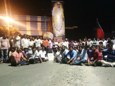 Row over Karunanidhi's burial: DMK moves Madras HC after Tamil Nadu govt denies space at Marina Beach Row over Karunanidhi's burial: DMK moves Madras HC after Tamil Nadu govt denies space at Marina Beach