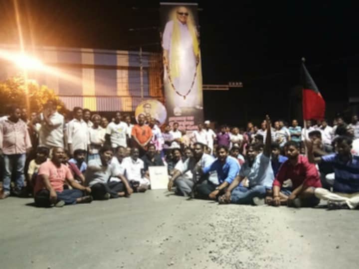 Row over Karunanidhi's burial: DMK moves Madras HC after Tamil Nadu govt denies space at Marina Beach