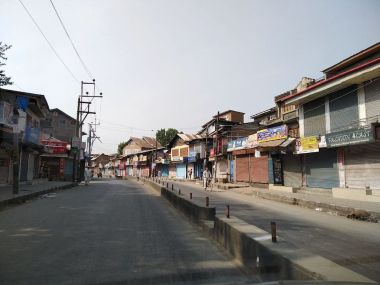 SC adjourns Article 35A hearing: PDP warns cessation of law would present Centre as 'occupying force' in Kashmir SC adjourns Article 35A hearing: PDP warns cessation of law would present Centre as 'occupying force' in Kashmir