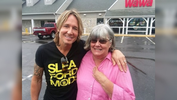 New Jersey woman pays for man short on cash, later finds out it's Keith Urban