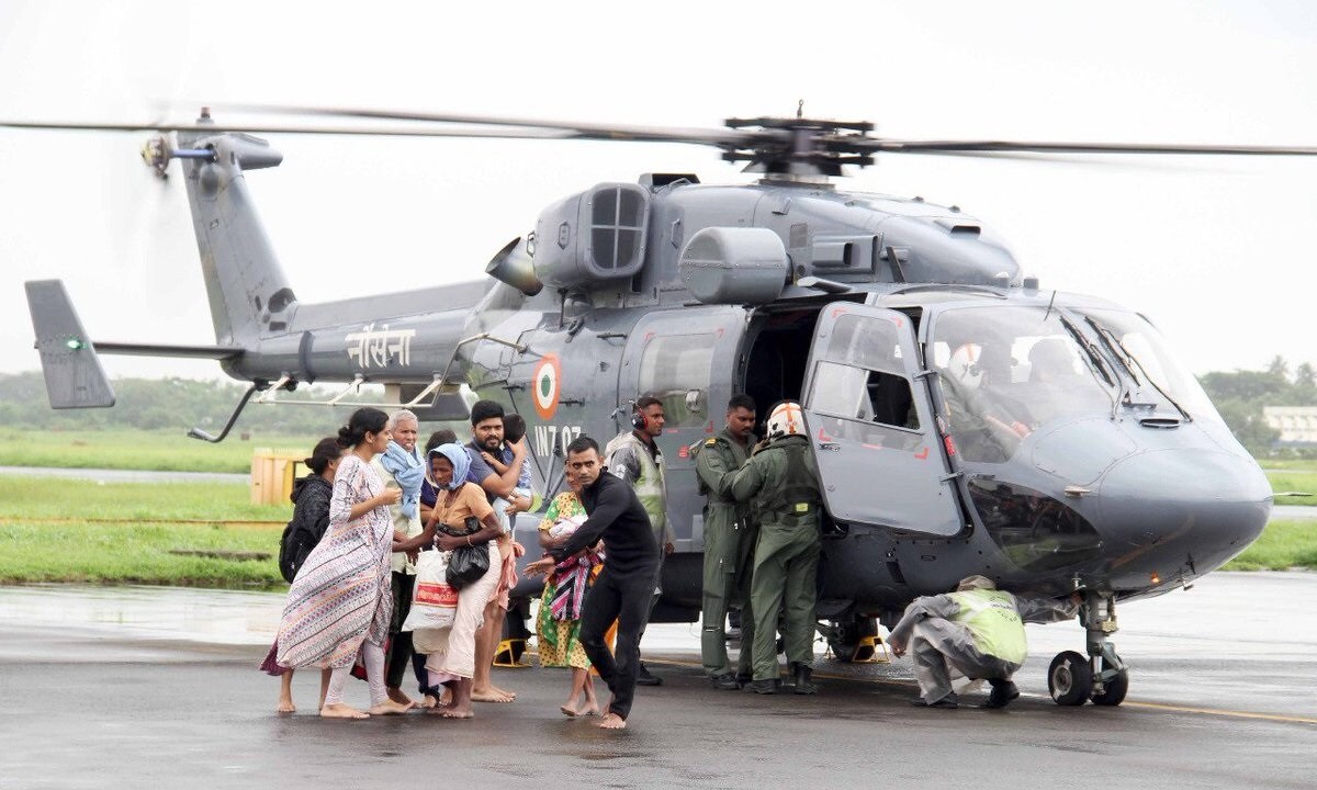 Kerala Floods: Indian Navy Rescued 17,000 People In Deluge-hit State ...