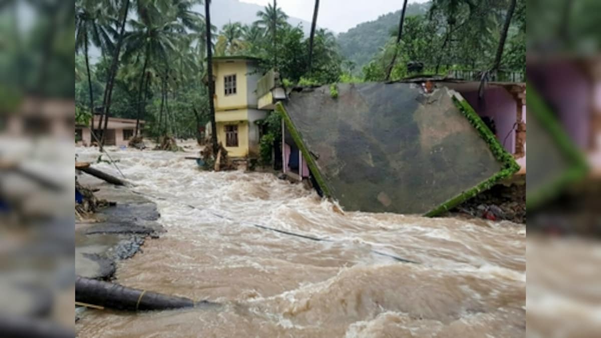 Kerala floods: Several relief camps wound up in northern regions; Pinarayi Vijayan says 1,435 shelters still operating