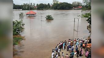Kerala rains: Flooding continues due to heavy showers, over 13,800 people taking shelter at 124 relief camps