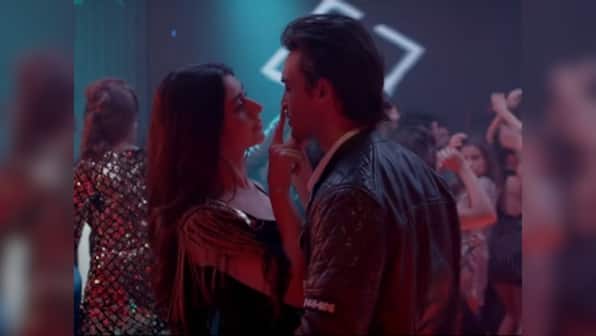 Watch: Loveratri song Akh Lad Jaave, featuring Aayush Sharma, Warina Hussain, is a club anthem