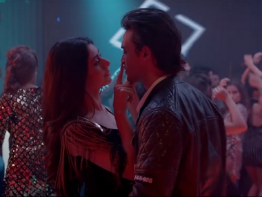 Watch: Loveratri song Akh Lad Jaave, featuring Aayush Sharma, Warina Hussain, is a club anthem Watch: Loveratri song Akh Lad Jaave, featuring Aayush Sharma, Warina Hussain, is a club anthem