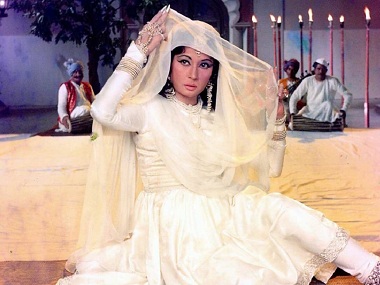 Meena Kumari playlist: 'Inhi Logon Ne', 'Chalte Chalte' and other iconic songs picturised on the legend Meena Kumari playlist: 'Inhi Logon Ne', 'Chalte Chalte' and other iconic songs picturised on the legend