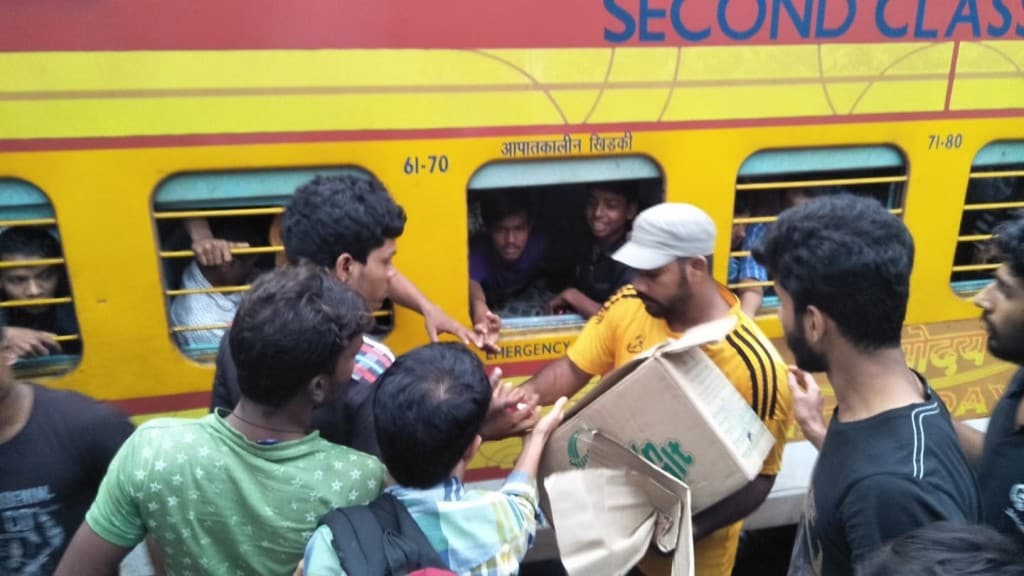 Special trains have been announced by Bengal, Assam and Odisha governments to rescue them from the flood-hit Kerala. Firstpost/Hema Vaishnavi