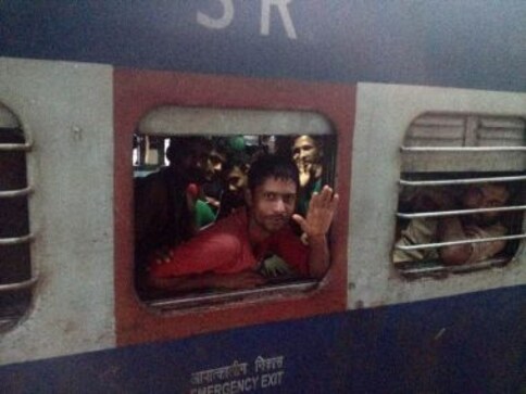 Kerala, After The Flood: Local 'Samaritans' shun migrant workers from Bengal, Odisha and Assam; govt comes to their aid Kerala, After The Flood: Local 'Samaritans' shun migrant workers from Bengal, Odisha and Assam; govt comes to their aid