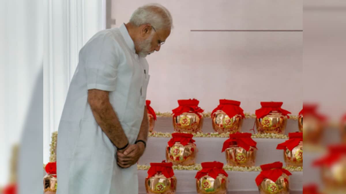 Narendra Modi hands Atal Bihari Vajpayee's ashes to all BJP state chiefs for immersion in rivers across country