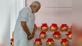 Narendra Modi hands Atal Bihari Vajpayee's ashes to all BJP state chiefs for immersion in rivers across country