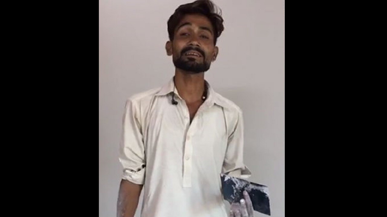 Pakistani house painters video, singing Arijit Singh songs Humari Adhuri Kahani, Khamoshiyan, goes viral