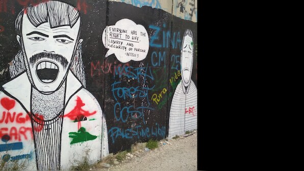 Palestine in photos: On the Segregation Wall, messages of solidarity