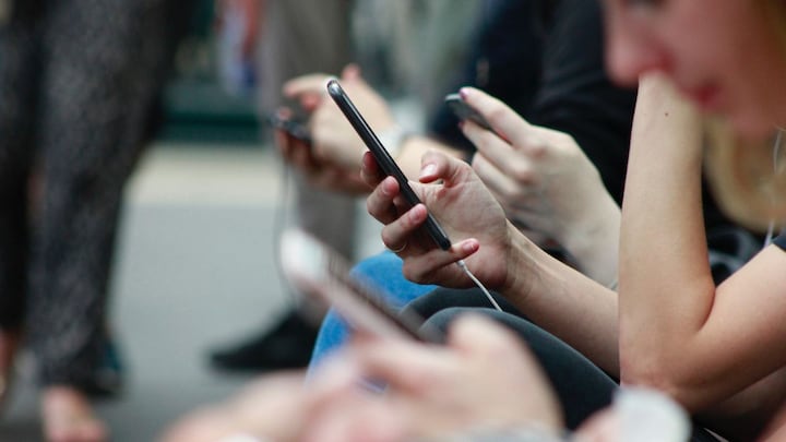 Indian smartphone users consume roughly 1 GB data everyday reveals survey
