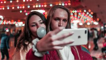 Instagram criticised for supporting photo-editing app targeting young women