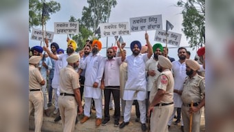 Navjot Singh Sidhu's 'hugplomacy' with Pakistan army chief Bajwa: Joke's on Punjab minister and no one's laughing
