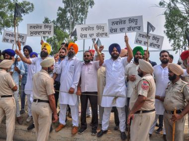 Navjot Singh Sidhu's 'hugplomacy' with Pakistan army chief Bajwa: Joke's on Punjab minister and no one's laughing Navjot Singh Sidhu's 'hugplomacy' with Pakistan army chief Bajwa: Joke's on Punjab minister and no one's laughing