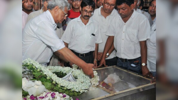 Somnath Chatterjee's body draped in Mohun Bagan's flag as family turns down CPM's offer to use party flag