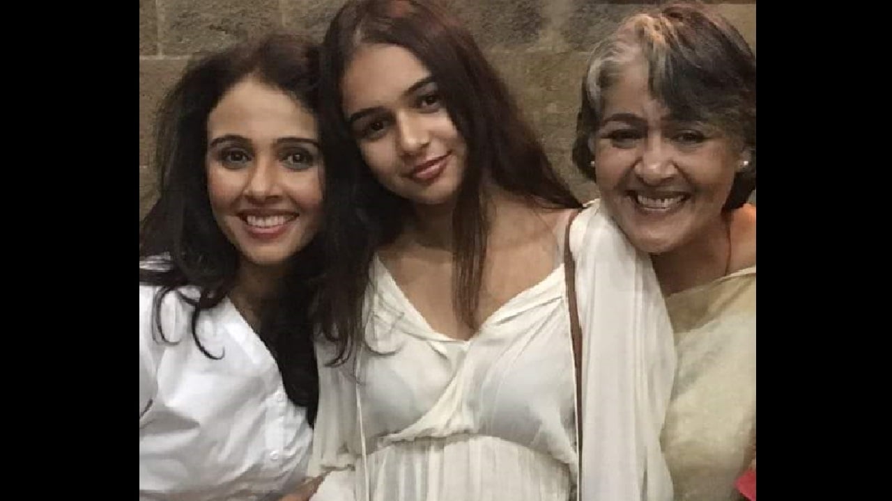 Suchitra Krishnamoorthi with sister Sujata Kumar. Twitter/ @suchitrak